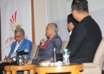 DR. Mahathir Mohamad ketika menjadi panel pada Forum Usahawan Bumiputera di Yayasan Kepimpinan Perdana, Putrajaya. - UTUSAN/MOHD HUSNI MOHD NOOR
