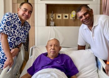 MUSA hitam (tengah) selamat menjalani pembedahan di hospital kerana cedera minggu lalu. - INSTAGRAM NAZIR RAZAK