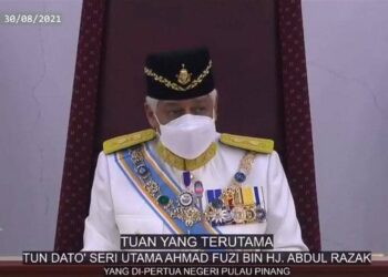 AHMAD FUZI Abdul Razak ketika berucap merasmikan sidang DUN Pulau Pinang yang keempat belas di bangunan DUN, Lebuh Light, Georgetown, Pulau Pinang hari ini.