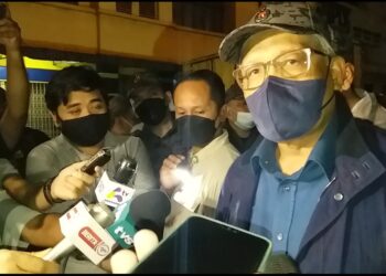 HAMZAH Zainudin ditemui pemberita selepas menyertai operasi bersepadu Imigresen di Pasar Besar Meru di Klang, Selangor, malam tadi.