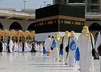 SEMUA syarikat pengendali umrah berlesen akan dikelaskan mengikut gred bagi mencegah insiden penipuan pakej umrah mulai tahun depan.