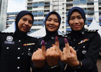 LEBIH 22,000 polis, tentera mengundi di Johor. - UTUSAN/RAJA JAAFAR ALI