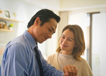 Kaiser Chuang sebagai Zhi-Sheng, dan Vivian Hsu sebagai Yong-Jie menerusi drama bersiri memainkan watak suami isteri dalam drama 'Who’s By Your Side '.