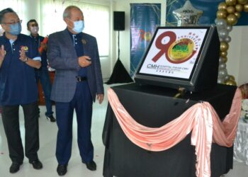 LEE Tian Hock merasmikan majlis Sambutan Ulang Tahun Ke-90 Hospital Pakar CMH di Seremban hari ini.-UTUSAN/ZAKKINA WATI AHMAD TARMIZI