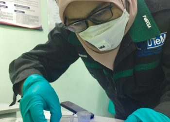 AHLI pasukan penyelidik UTeM melakukan kajian terbaharu terhadap Stretchable Conductive Ink (SCI) yang mampu memenuhi permintaan tinggi dalam industri elektronik bertaraf global di UTeM, Alor Gajah, Melaka.