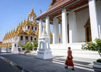 TOKONG Wat Ratchanatdaram di Bangkok, Thailand. - AFP