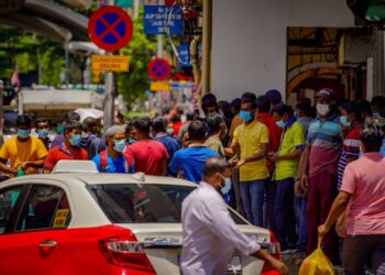 MHO mendakwa sindiket jenayah pemerdagangan manusia aktif mengambil kesempatan  mengugut warga asing yang mempunyai masalah dokumen perjalanan seperti passport dan pas kerja tidak lengkap. - GAMBAR HIASAN