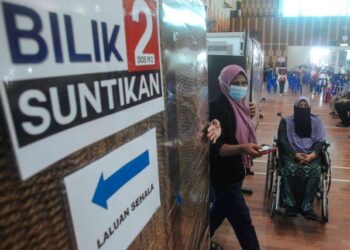 SERAMAI 237 warga emas hadir secara walk in menerima vaksin di PPV sekitar Lembah Klang, hari ini.