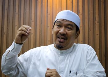 Ustaz Ahmad Dusuki ketika diwawancara Mingguan Malaysia di Yayasan An-Nabawi Shah Alam. -