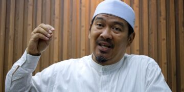 Ustaz Ahmad Dusuki ketika diwawancara Mingguan Malaysia di Yayasan An-Nabawi Shah Alam. -