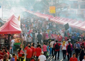 Gambar  dirakam 2013 menunjukkan Bazar Ramadan Jalan Raja Alang yang dibanjiri pengunjung