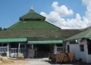 Masjid Jamek Dato’ Klana Petra Sendeng, Ampangan, Seremban yang kini dalam proses pengubahsuaian 
di bahagian ruang solat utama. – UTUSAN/BADRUL HAFIZAN MAT ISA.