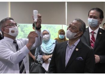 MUHYIDDIN Yassin meninjau PSV di IKN, Putrajaya, hari ini.