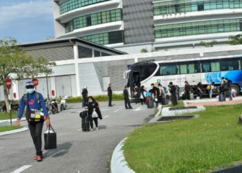 PELAJAR UTHM dibenarkan kembali ke kampus mengikut kategori yang ditetapkan kerajaan bermula 1 Mac di kampus induk di Parit Raja dan kampus Pagoh di Muar, Johor. -GAMBAR HIASAN