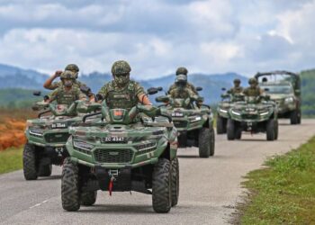 Tentera Darat turut memainkan peranan menjaga sempadan negara.