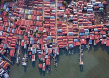 Pemandangan dari atas menunjukkan penempatan Bukit Malut di Langkawi - GAMBAR HIASAN
