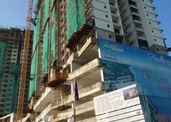 PEMBINAAN kondominium Sovereign Bay yang masih terbengkalai dan sepatutnya siap pada penghujung 2019 di Senibong, Johor Bahru di Johor.
