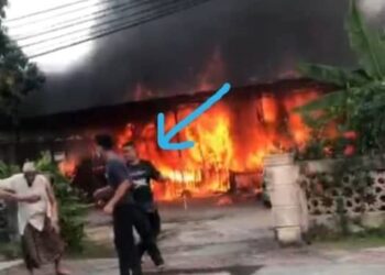 AMER Hasheimi Wan Aimiubaidi merupakan lelaki yang membantu membawa keluar Allahyarham Jusoh Muda dalam kebakaran di Kampung Losong Haji Su di Kuala Terengganu, Isnin lalu.