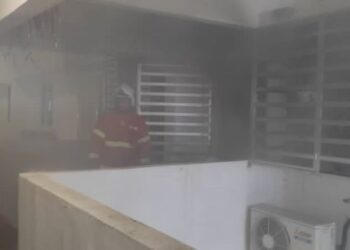 KEADAAN kebakaran di sebuah rumah di tingkat 19, Kondominium The Rise Collection 2, Georgetown, Pulau Pinang yang menyebabkan seorang kanak-kanak perempuan maut akibat sesak nafas.