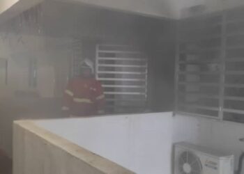 KEADAAN kebakaran di sebuah rumah di tingkat 19, Kondominium The Rise Collection 2, Georgetown, Pulau Pinang yang menyebabkan seorang kanak-kanak perempuan maut akibat sesak nafas.