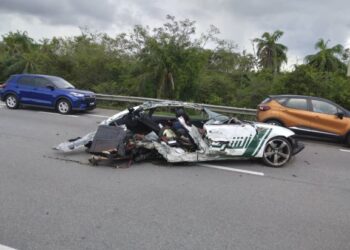 KEADAAN kereta jenis Audi yang terlibat kemalangan di KM 179, Lebuh Raya Utara Selatan arah selatan berhampiran hentian rehat Alor Pongsu di Bagan Serai hari ini. - UTUSAN