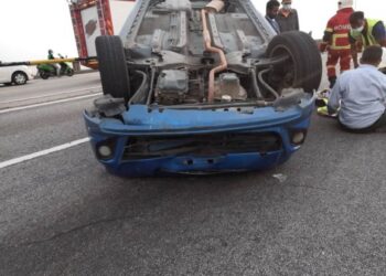 Perodua Alza yang terbalik di atas Jambatan Pulau Pinang arah Perai petang tadi melibatkan sebuah kenderaan pelbagai guna (MPV) jenis Perodua Alza yang terbalik dan menyebabkan pemandunya seorang wanita berusia 21 tahun cedera.