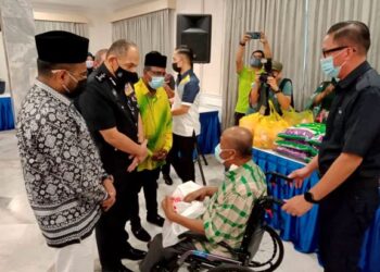 Polis perlu sentiasa dekat dengan masyarakat -GAMBAR HIASAN