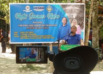 SAARANI Mohamad berucap dalam Program Mesra di Kampung Bogor,  Gerik hari ini. - UTUSAN/GAMBAR WAT KAMAL ABAS