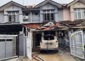 KEBAKARAN yang melibatkan tujuh buah rumah di Taman Pulai Perdana, Skudai, Johor. -IHSAN/BOMBA