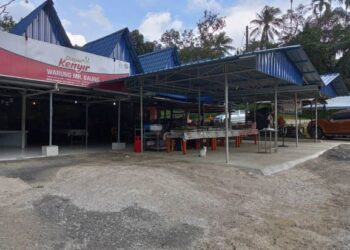 WARUNG Mr. Baung di Kampung Basung, Hulu Terengganu yang dahulunya meriah dengan peminat ikan baung masak tempoyak kini sunyi berikutan pelaksanaan Perintah Kawalan Pergerakan Diperketatkan (PKPD) di seluruh mukim Kuala Berang. - NOOR HAYATI MAMAT