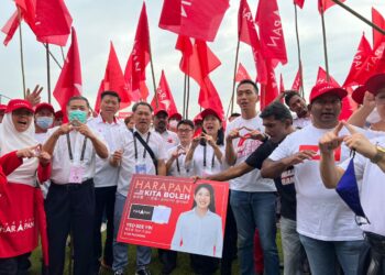 YEO Bee Yin (tengah) ketika hari penamaan calon bagi Parlimen Puchong, Selangor. - UTUSAN/KAMARIAH KHALIDI