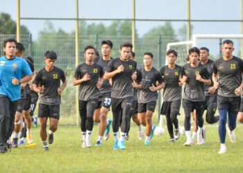 PEMAIN Perak FC kini hanya fokus kepada survival dalam Liga Perdana tanpa perlu memikirkan masalah luar padang. - IHSAN PERAK FOOTBALL CLUB