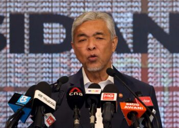 AHMAD Zahid Hamidi dalam sidang akhbar selepas Mesyuarat Jawatankuasa Pengurusan Bencana Pusat (JPBP) Bilangan 3 Tahun 2022 di Perdana Putra Putrajaya. - UTUSAN/FAISOL MUSTAFA