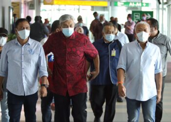 AHMAD ZAHID HAMIDI adakan pertemuan dengan pemimpin Sabah.