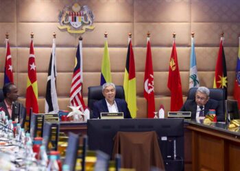 AHMAD Zahid Hamidi ketika hadir mempengerusikan Mesyaurat Jawatankuasa Majlis TVET Negara di Putrajaya. - UTUSAN/FAISOL MUSTAFA