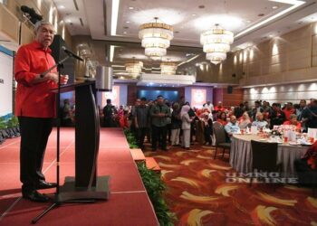 AHMAD Zahid Hamidi menyampaikan ucapan di Majlis Pengenalan Calon  Pemilihan UMNO 2023- 2026 malam tadi. - MEDIA UMNO