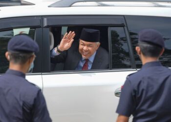 AHMAD Zahid Hamidi tiba di Istana Negara pagi ini. - UTUSAN/AMIR KHALID