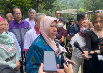 ZURAIDA Kamaruddin dalam sidang akhbar selepas merasmikan Sambutan Hari Bukluh Sedunia di Kuala Lumpur, hari ini. - UTUSAN/ARIF AIMAN ASROL